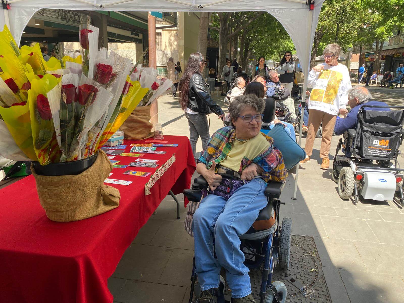 Celebrem Sant Jordi en Mare de Déu de Bellvitge amb roses i solidaritat