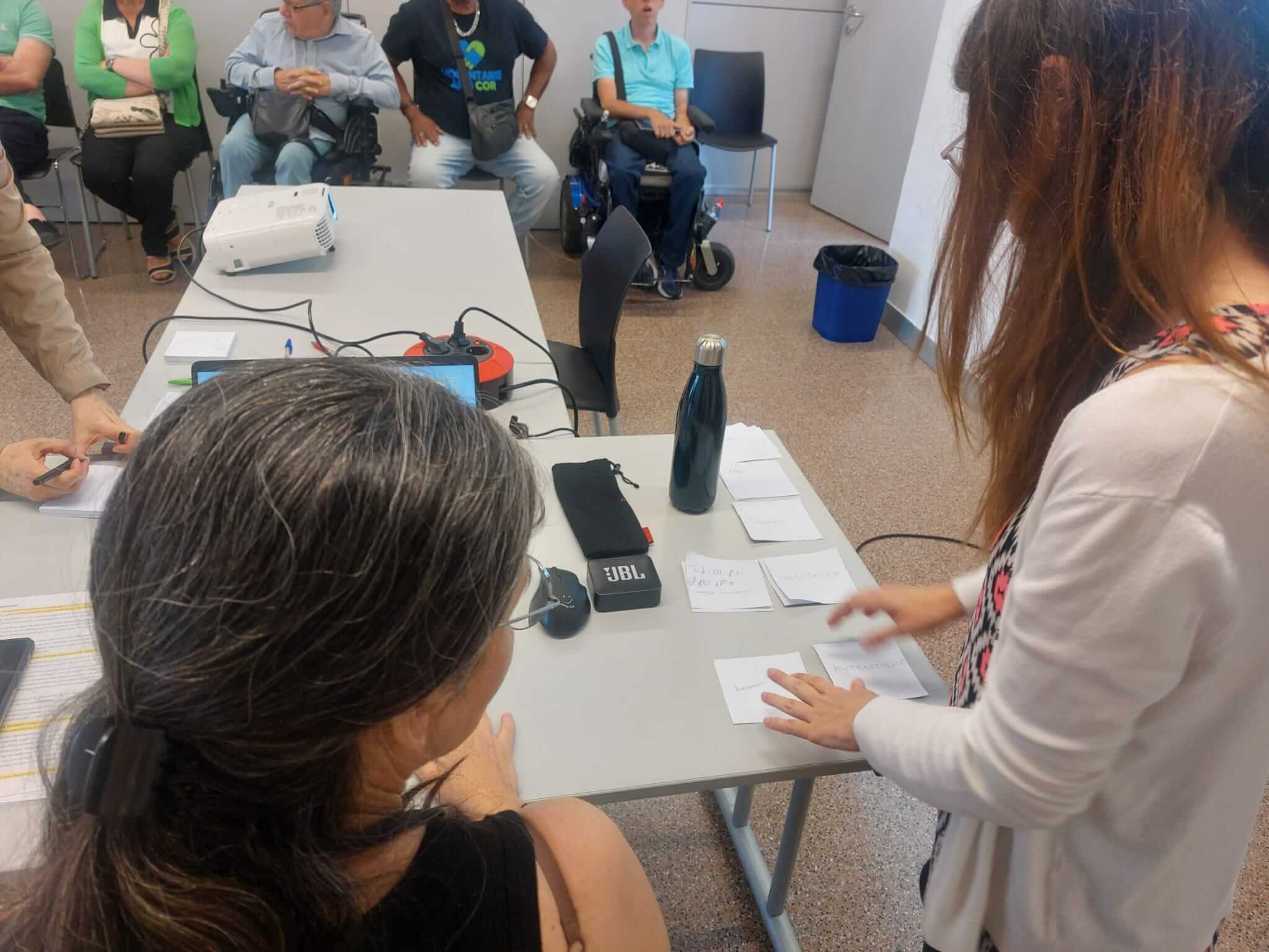 El projecte Active People de la Fundació NSI impulsa a Bellvitge el taller participatiu «Valors a la Carta”.
